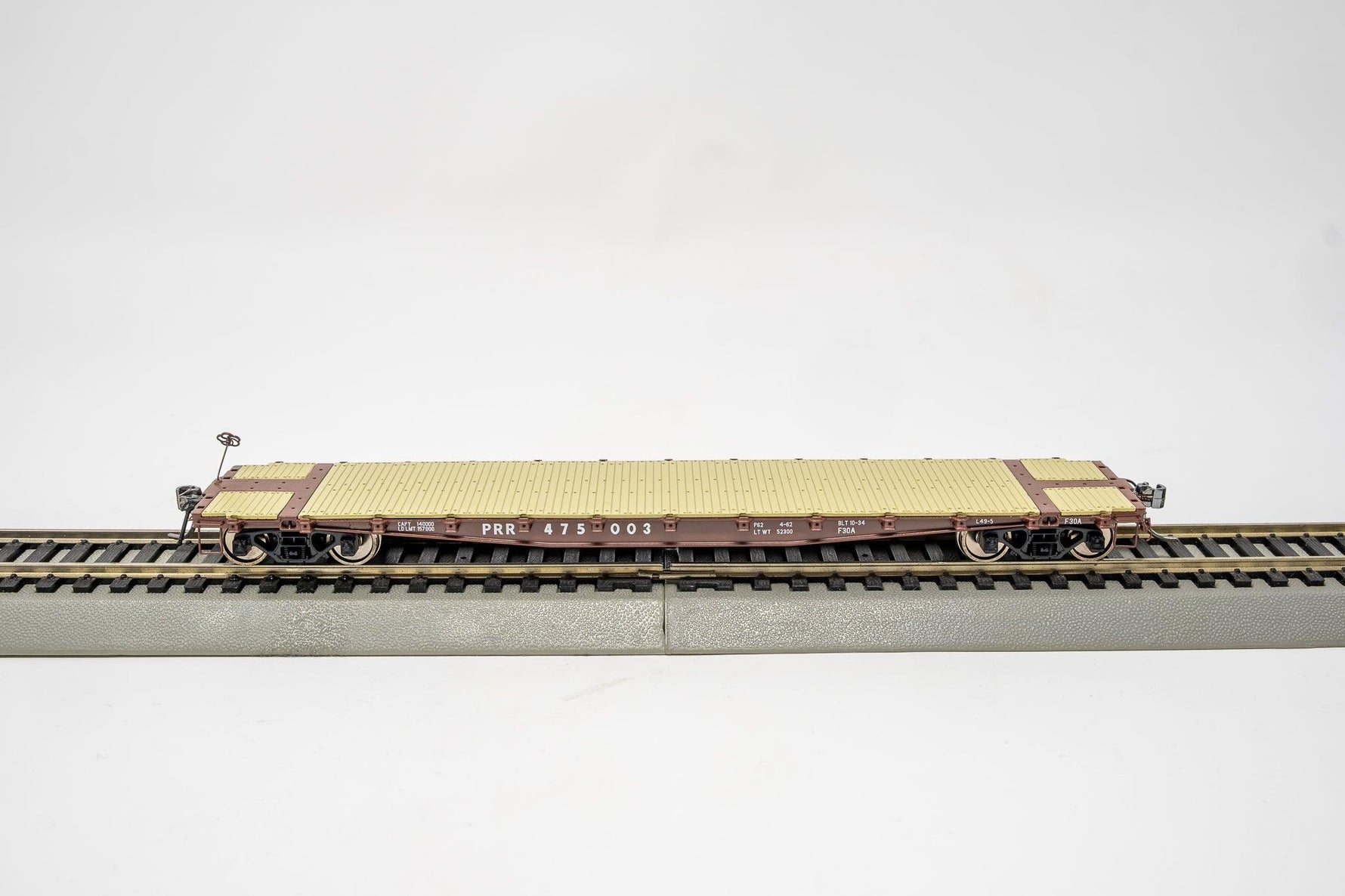Rapido - HO Scale - F30A Flatcar - PRR 1960's ERA Scheme #474312