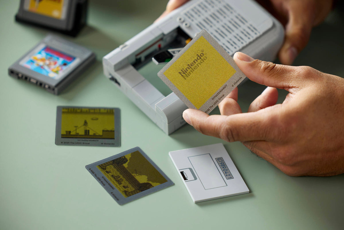 LEGO Game Boy 72046 build detail