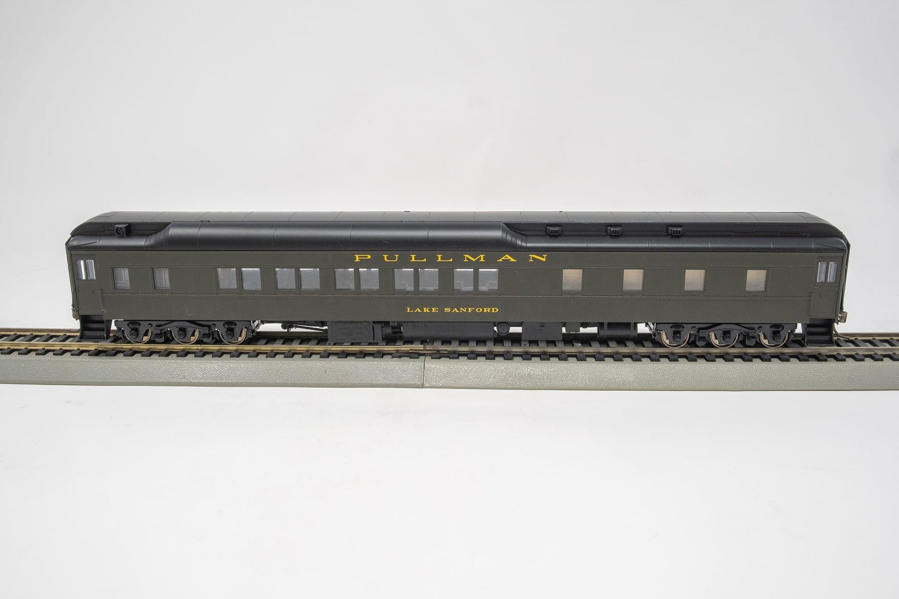 Atlas HO Scale - Pullman 'Lake Sanford' (Pullman Green/Black)-Model Railroad/HO Scale/HO Passenger Cars-Arizona Hobbies