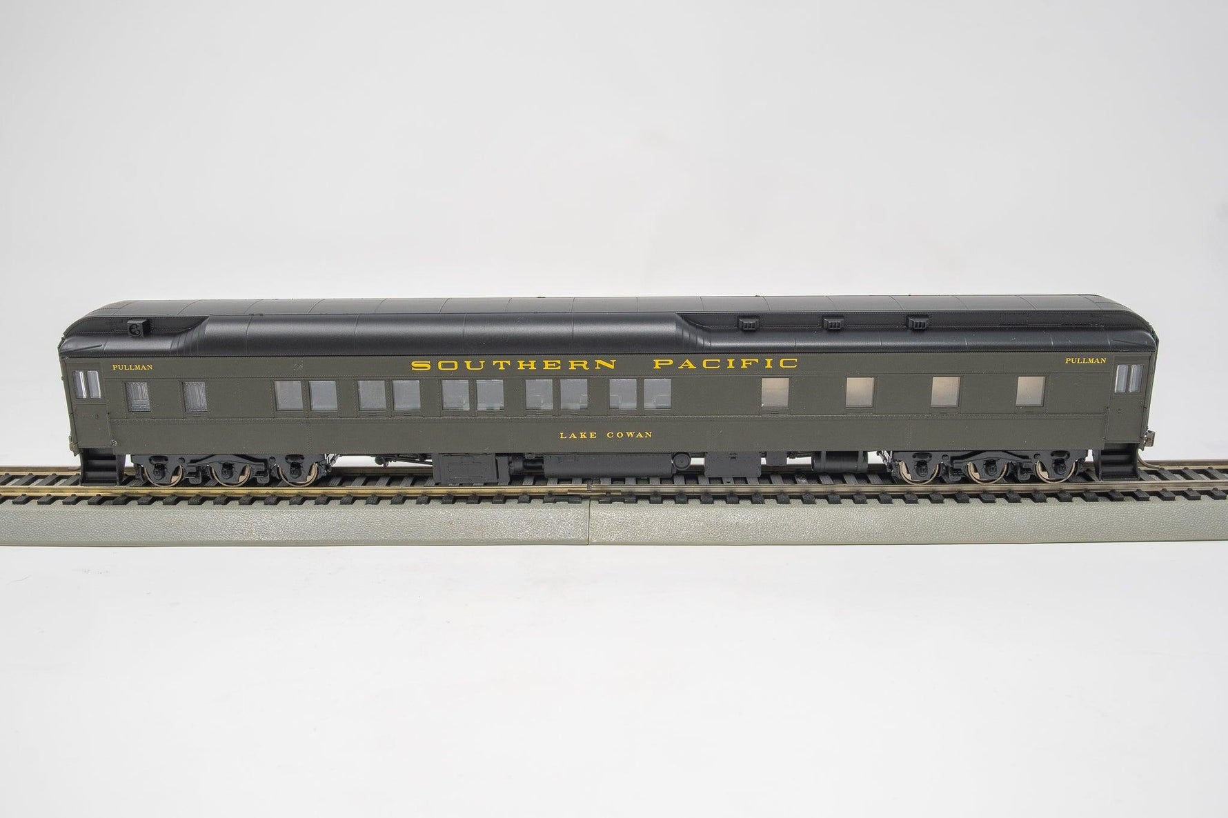 Atlas HO Scale - Southern Pacific 'Lake Cowan' (Pullman Green/Black)-Model Railroad/HO Scale/HO Passenger Cars-Arizona Hobbies