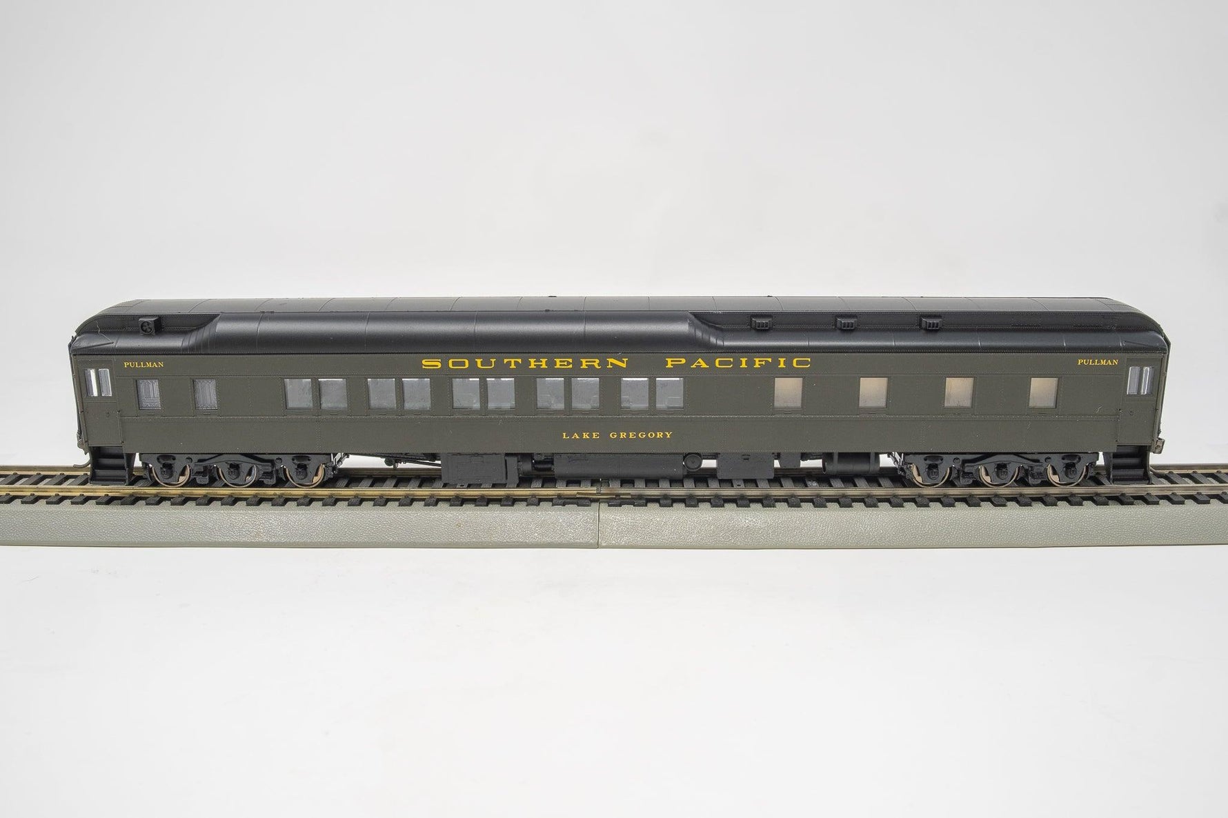 Atlas HO Scale - Southern Pacific 'Lake Gregory' (Pullman Green/Black)-Model Railroad/HO Scale/HO Passenger Cars-Arizona Hobbies