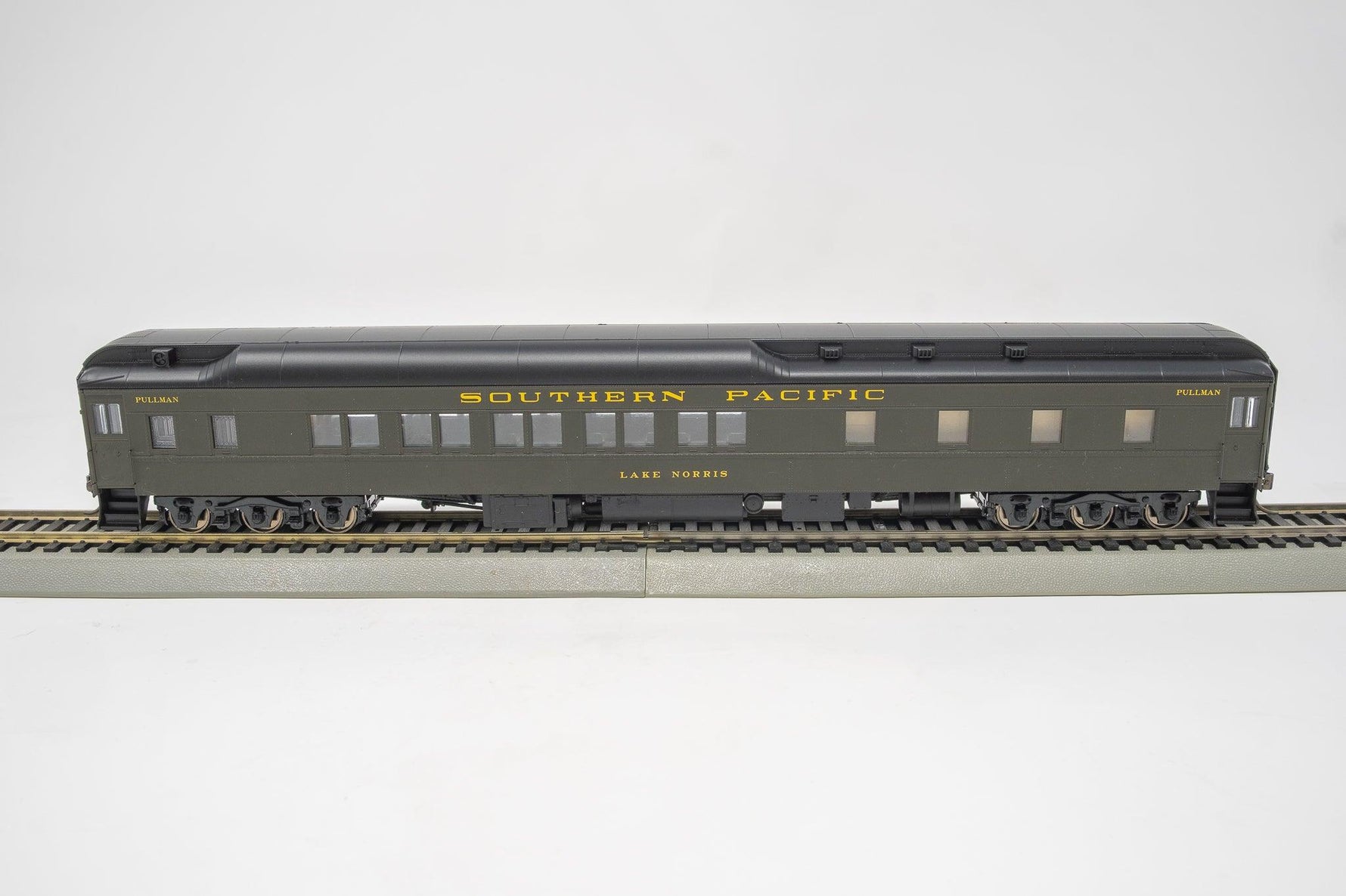 Atlas HO Scale - Southern Pacific 'Lake Norris' (Pullman Green/Black)-Model Railroad/HO Scale/HO Passenger Cars-Arizona Hobbies