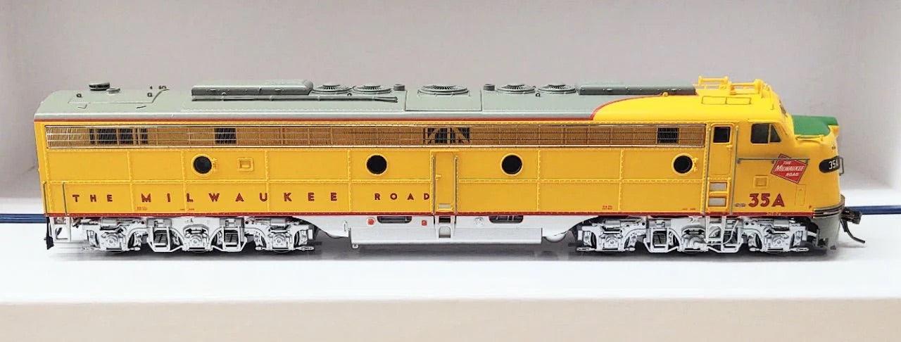 Rapido HO Scale 28555 EMD E8 MILW - Milwaukee Road #35A DCC & Sound